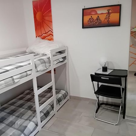 Room In Historical City Centre With Private Bathroom Катанія Екстер'єр фото