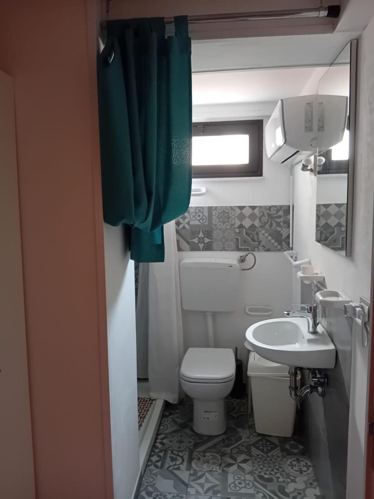 Room In Historical City Centre With Private Bathroom Катанія Екстер'єр фото
